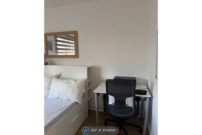 Flat, Redman House Lant St, London photo 2
