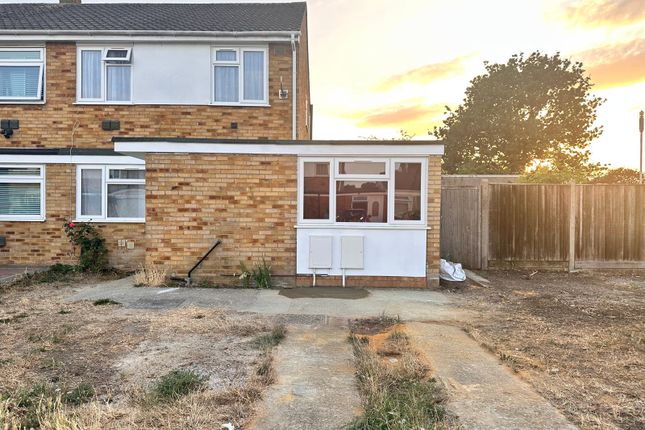 72 Pennine Way, Harlington, HAYES photo 2