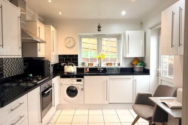 13, Clarendon Drive, Rochester photo 3