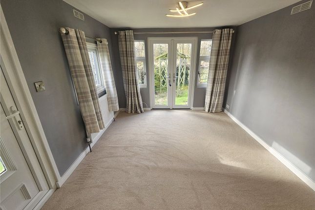 10, Hordern Park, Coven Heath photo 3