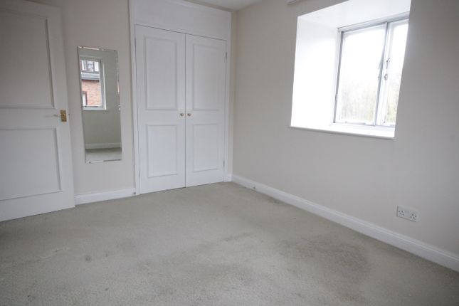 Flat for sale in Swan Court, Newbury