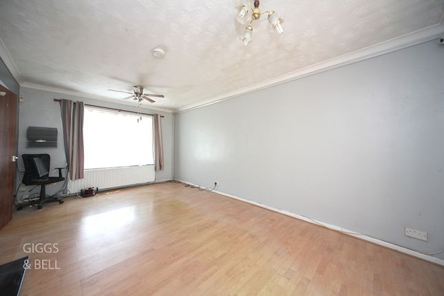 4, Friars Way, Luton photo 4