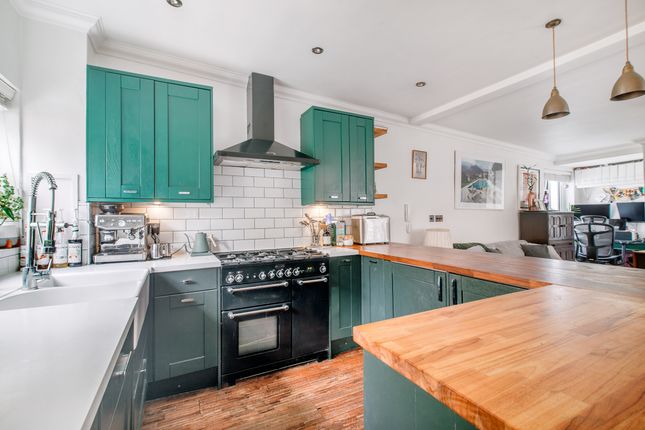 Flat B, London photo 4
