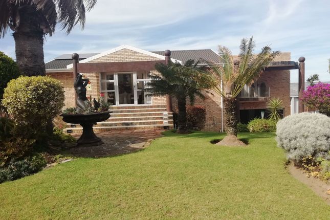 Detached house for sale in 4 Chestnut Avenue, Wave Crest, Jeffreys Bay, Eastern Cape, South Africa