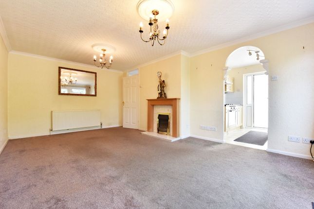4, Grosvenor Way, Brierley Hill photo 3
