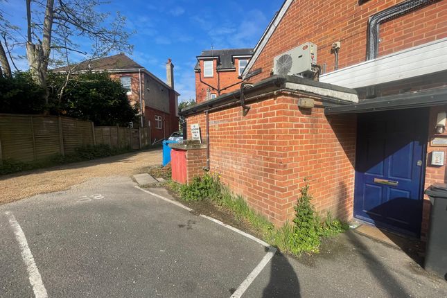 Flat to rent in Parkstone, Poole
