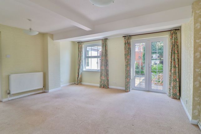 16 Meadows Way, Ipswich photo 4