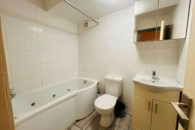 Room 2, 601 Noor Court Raven Row, London photo 4