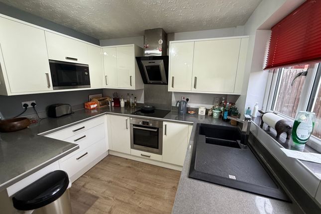 12 Lyndeth Close, Preston photo 3
