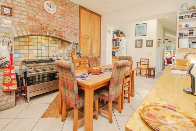 60, Sheffield Road, Glossop photo 4