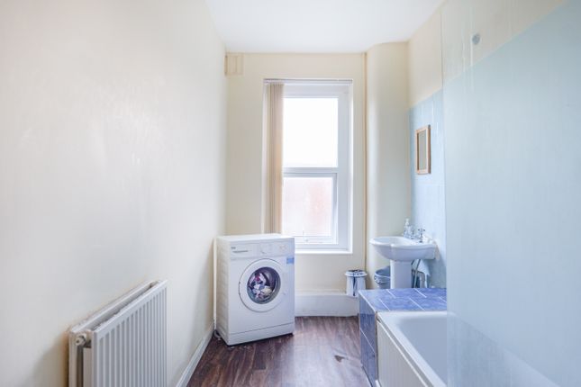22, Flat B, Hamilton Avenue, Leeds photo 4