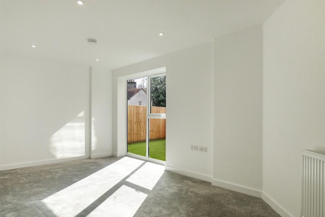 Flat 3, 545, London Road, Grays photo 5
