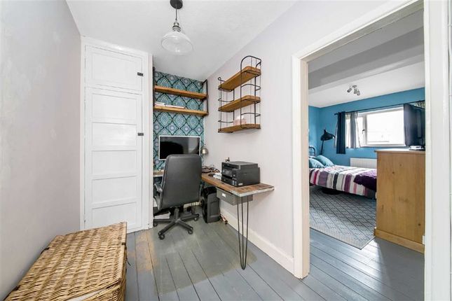 Property for sale in Jevington Way, London