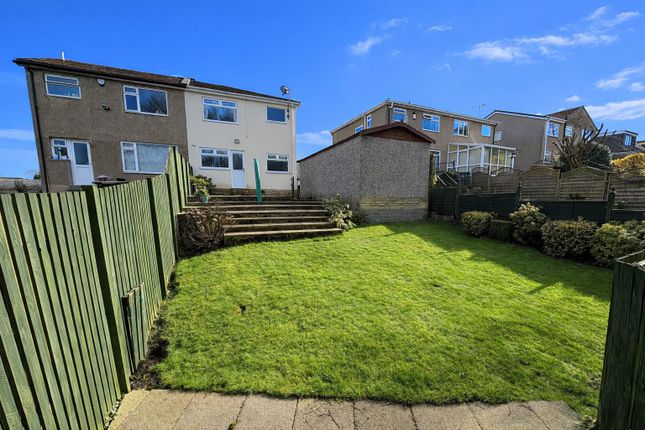 27, Oakleigh Avenue, Bradford photo 3