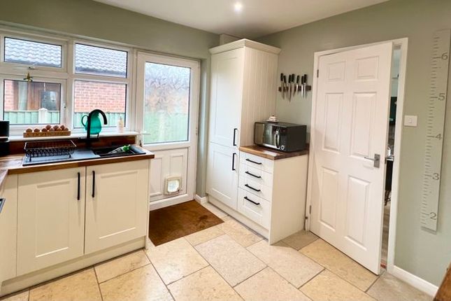 Detached bungalow for sale in Godnow Road, Crowle, Scunthorpe