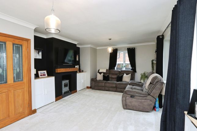 52, Stradbroke Drive, South Yorkshire photo 3