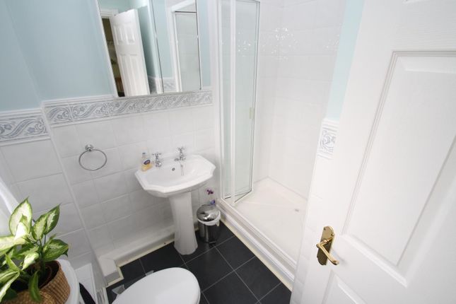 30, Mansion Gate, West Yorkshire photo 4