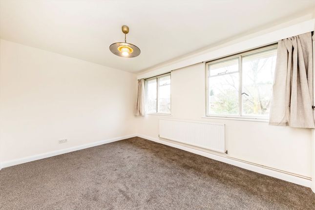 12, Meadway Court, London photo 4
