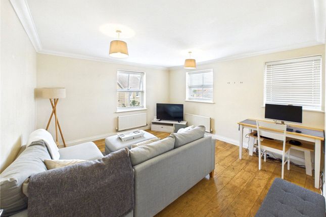 37, Henry Laver Court, Colchester photo 2