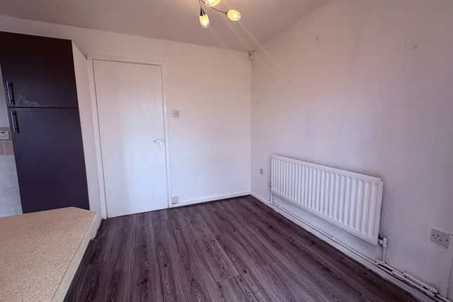 34, Bury photo 5