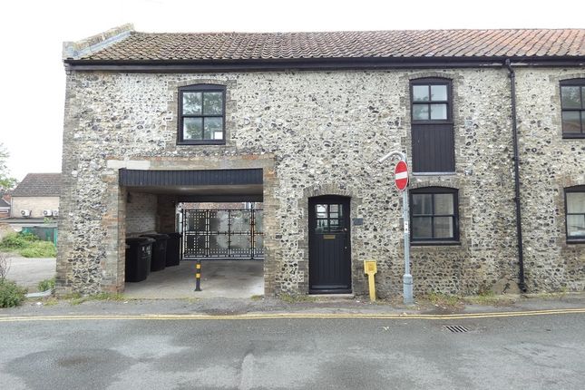 Town house to rent in Pike Lane, Thetford