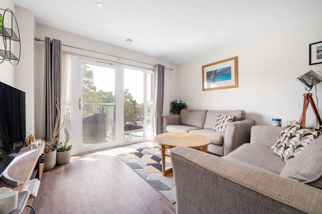 Flat 23, 2, Brickfield Road, London photo 3