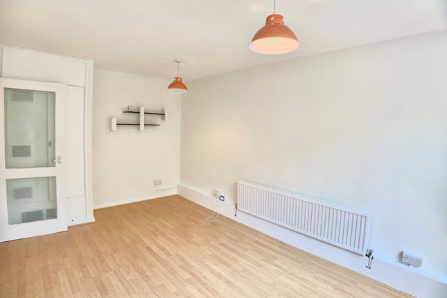 Thumbnail Flat to rent in New Orleans Walk, London
