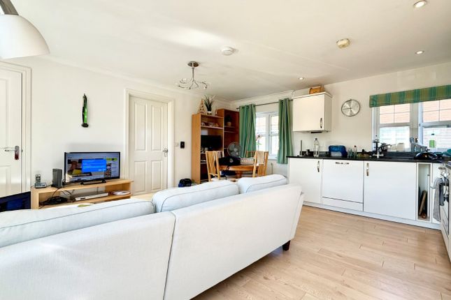 3, Wren Gardens, Bracknell photo 3