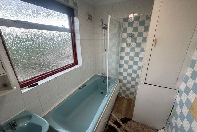 70, Clarence Road, Enfield photo 3