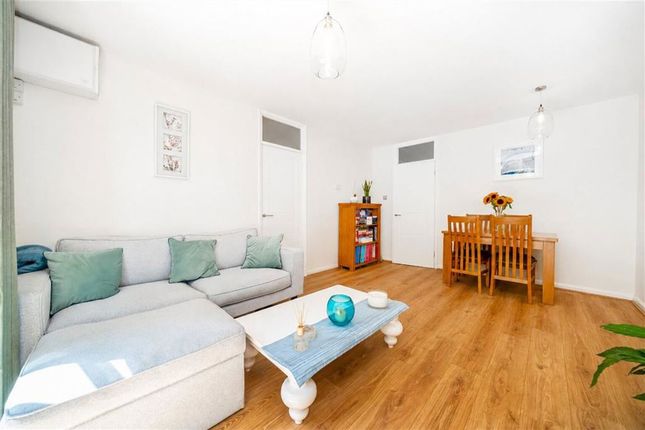 1 Lilac Court, 2, Teddington Park Road, Teddington photo 2