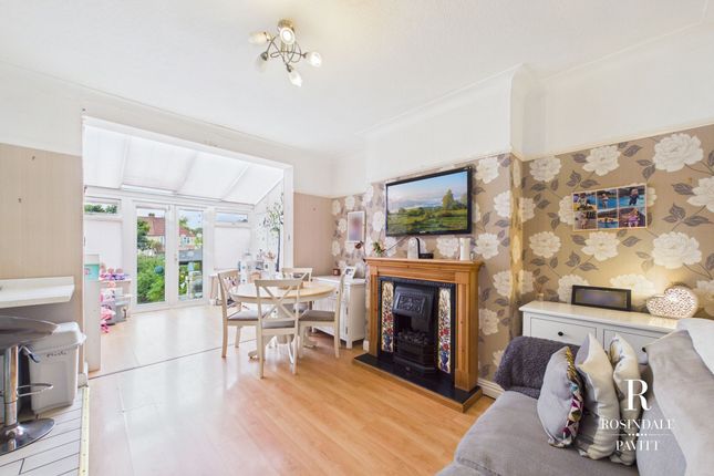 30 Raleigh Avenue, Wallington photo 2
