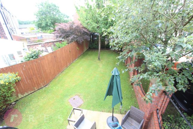 2, Burns Court, Rochdale photo 4