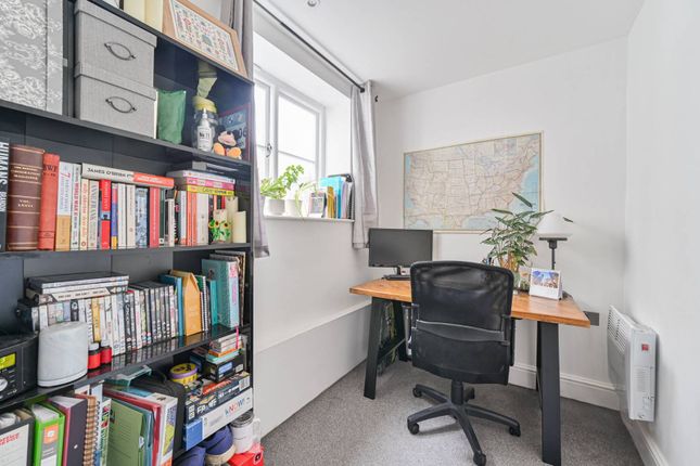 Flat for sale in Leigham Court Road, Streatham Hill, London