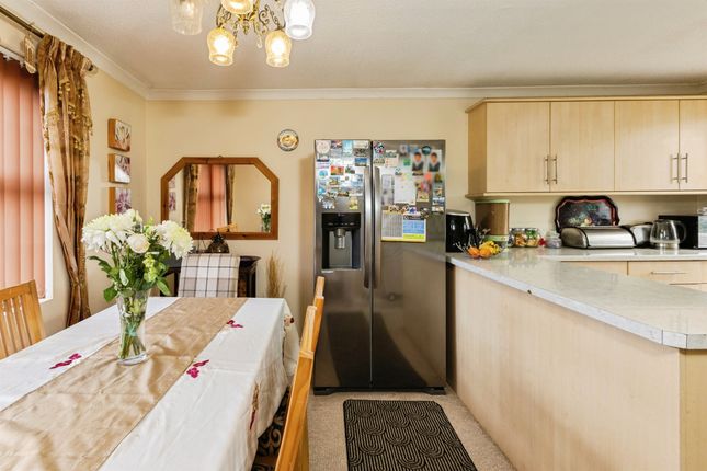 74, Chilcombe Way, Reading photo 4
