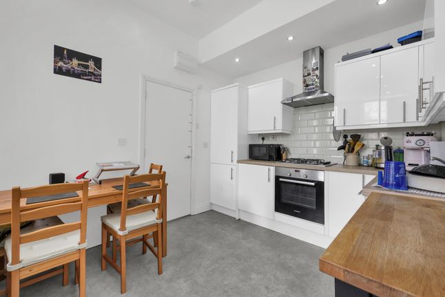 75b Cricklewood Broadway, London photo 4