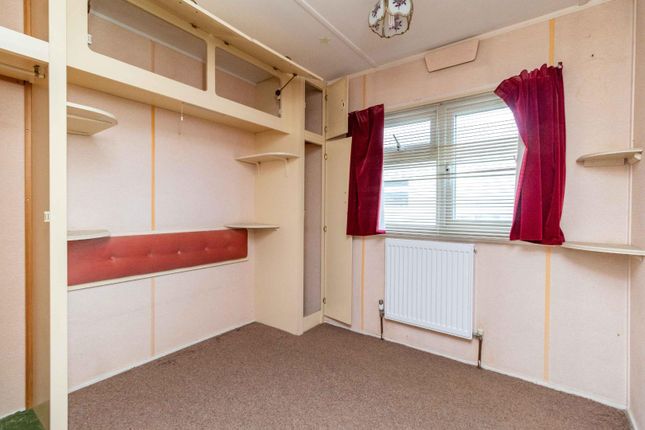 4 Downs Close, The Broadway, Lancing photo 4