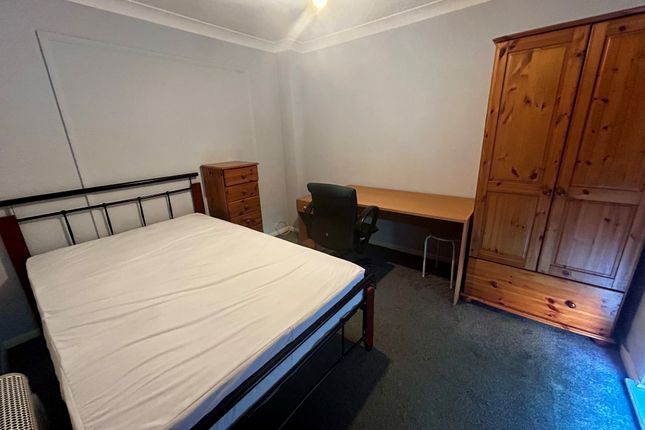 Room 1, 58, Barlows Reach, Chelmsford photo 2