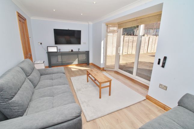 76, Blendworth Crescent, Havant photo 2