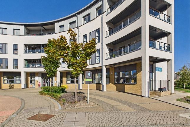2-bed flat on Atlas Place, Chatham, £275,000
