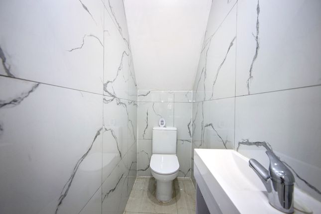 217 Gidlow Lane, Wigan photo 4