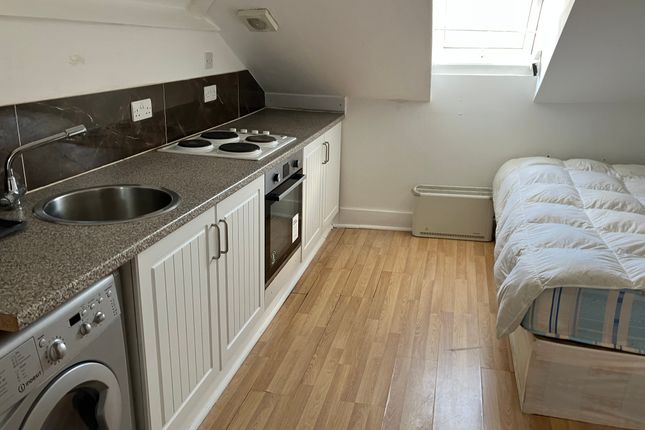 1, Pownall Gardens, Hounslow photo 2