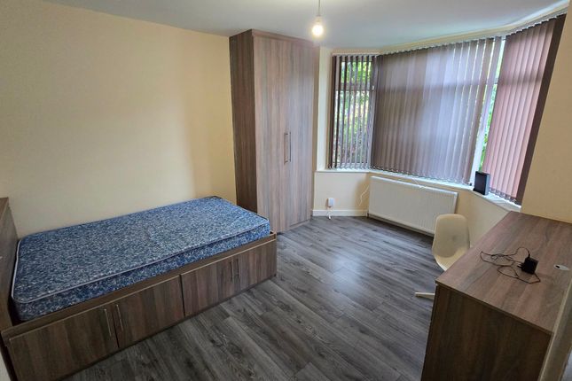 21 Lees Hall Crescent, Manchester photo 5