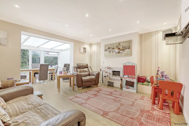 15 Grantham Court, Grantham Gardens, Greater London photo 3
