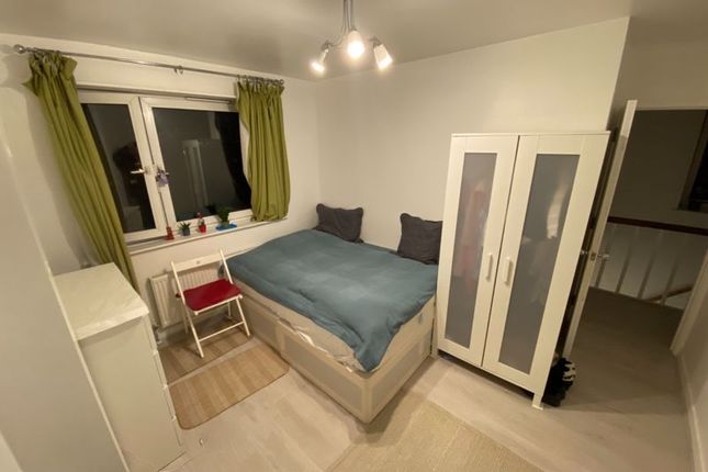 Thumbnail Flat to rent in Strathan Close, London