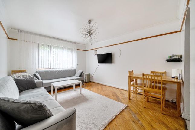 19, Hickory Close, London photo 3