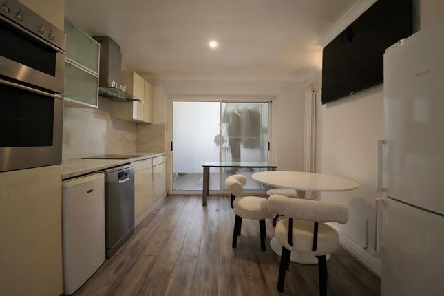 71, Crest Road, London photo 2