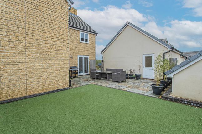2, Duke Crescent, Corsham photo 4