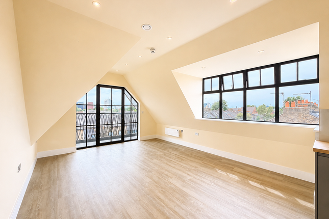 2, Carlyle Road, Ealing photo 3