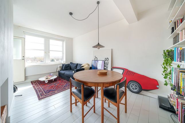 Thumbnail Flat for sale in Kinglake Estate, London