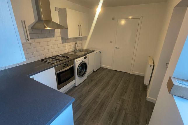 7 Thorne Grove, Fallowfield photo 2